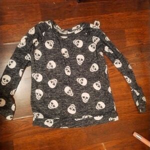 Size medium skull lace up long sleeve shirt